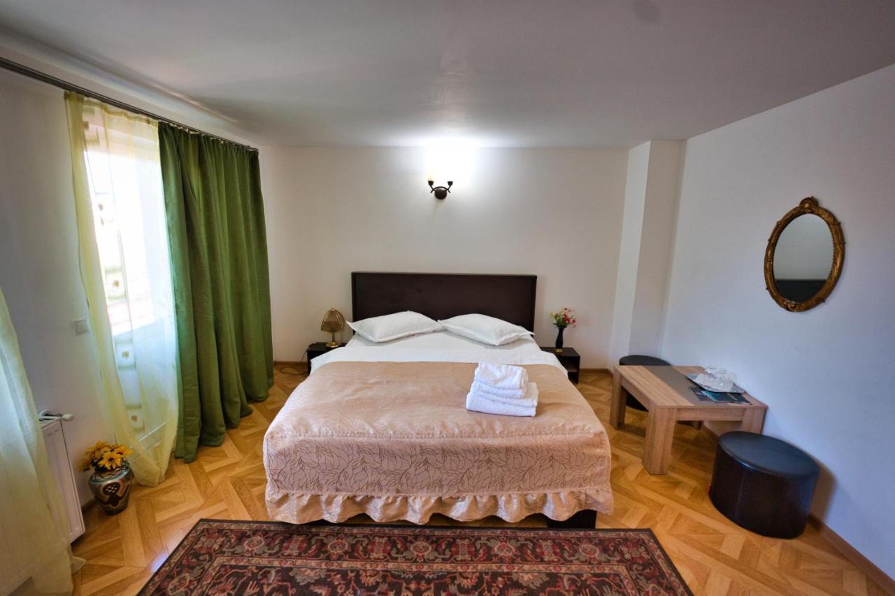 Vila Victoria Râmnicu Vâlcea Eksteriør bilde