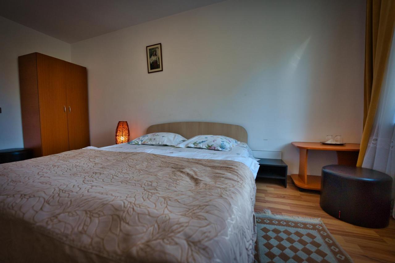 Vila Victoria Râmnicu Vâlcea Eksteriør bilde