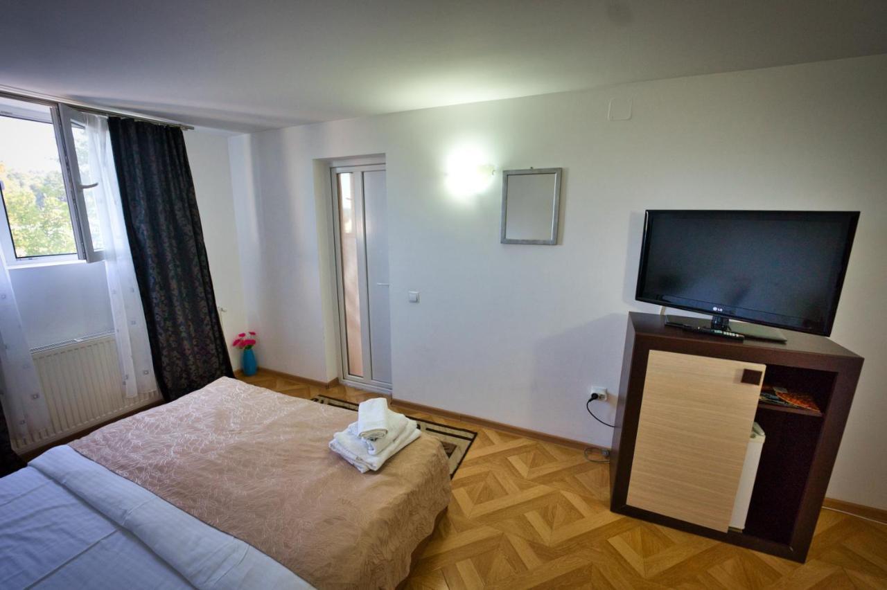 Vila Victoria Râmnicu Vâlcea Eksteriør bilde