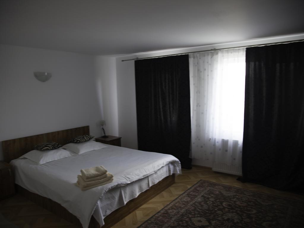 Vila Victoria Râmnicu Vâlcea Eksteriør bilde